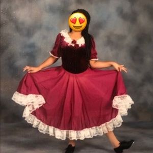 Girls’s renaissance dress